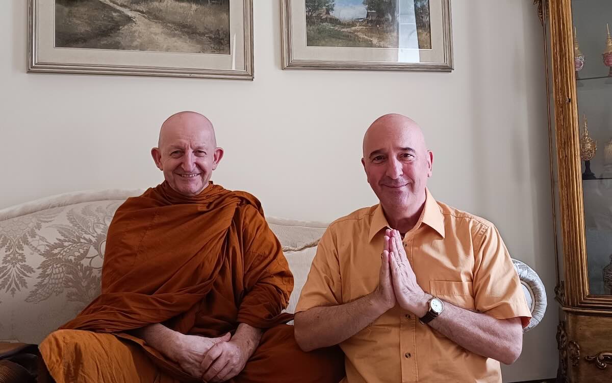 Amicizia e Crescita Spirituale: La Testimonianza di Ajahn Amaro su Mario Thanavaro